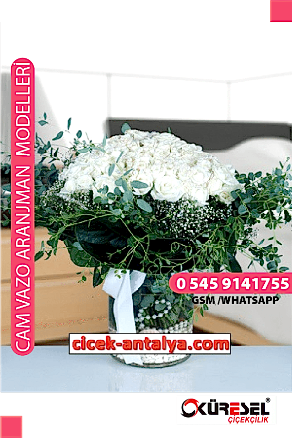 100 BEYAZ GÜL ÜRÜN KODU CV44 Cam Vazolu Çiçek Aranjman