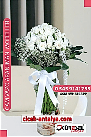 30 BEYAZ GÜL ÜRÜN KODU CV58 Cam Vazolu Çiçek Aranjman