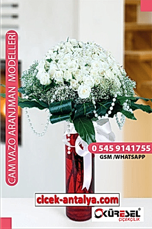 80 BEYAZ GÜL ÜRÜN KODU CV24 Cam Vazolu Çiçek Aranjman
